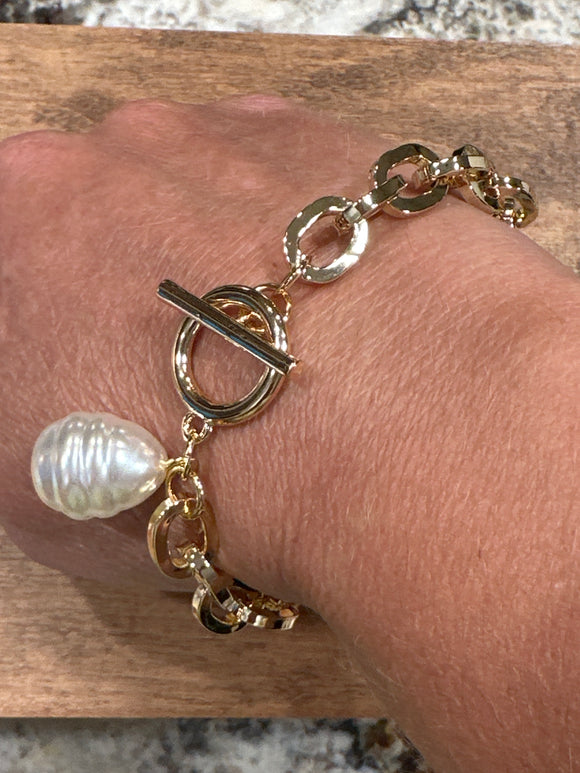 Pearl Dangle Toggle Clasp Bracelet